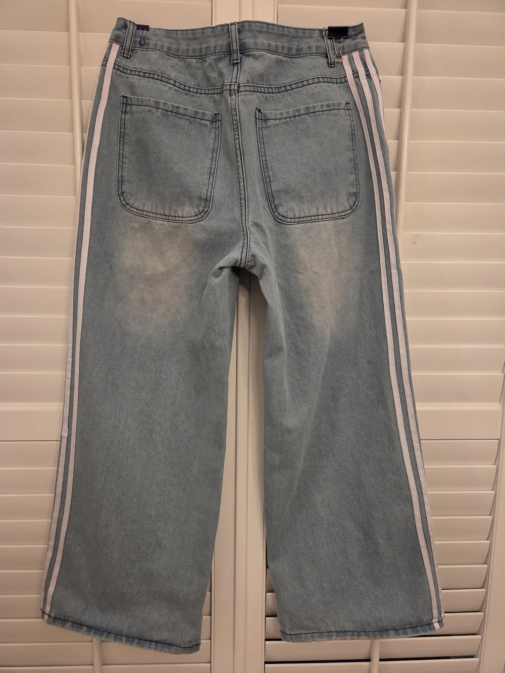 Y2K Light Wash Wide Leg Jeans with Triple Side Stripe – Unbranded – Size 32